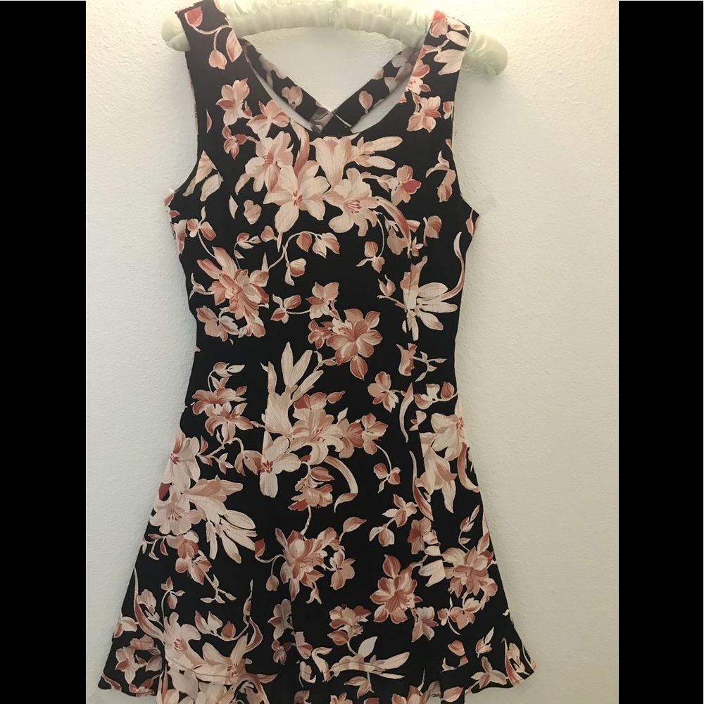 🔥QUICK SALE!🔥 - Elegant and Trendy Sleeveless Flower Dress